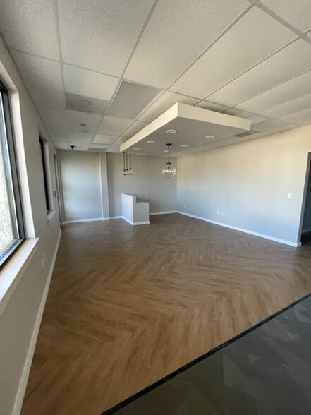 More Photos Of 1011 S Heatherwilde Blvd, Pflugerville Research And Development For Lease