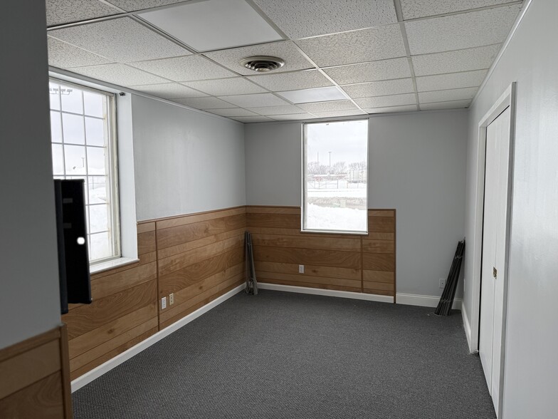 More Photos Of 6040-6058 Executive Blvd, Huber Heights Light Distribution For Lease