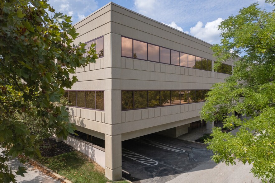 More Photos Of 1000 Westlakes Dr, Berwyn Unknown For Lease