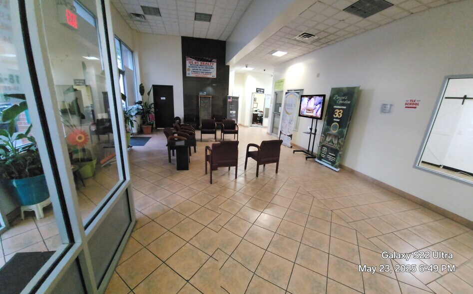 More Photos Of 34-31 Steinway Street, Astoria Office For Sale