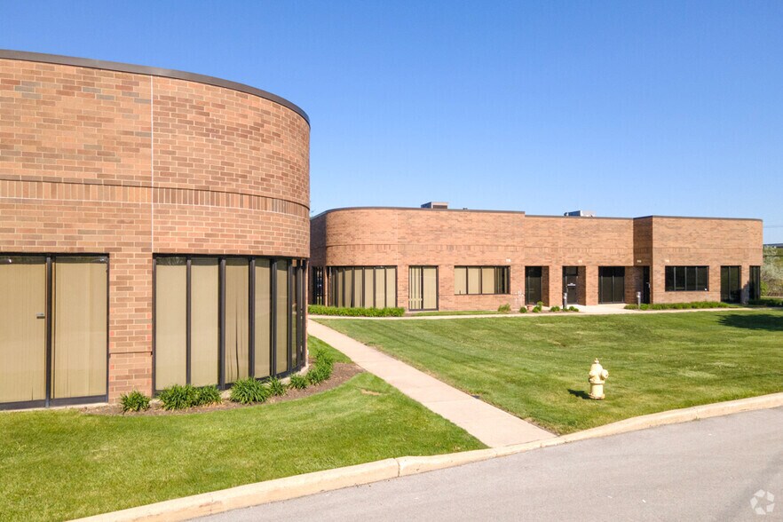 More Photos Of 650 W Grand Ave, Elmhurst Flex For Lease