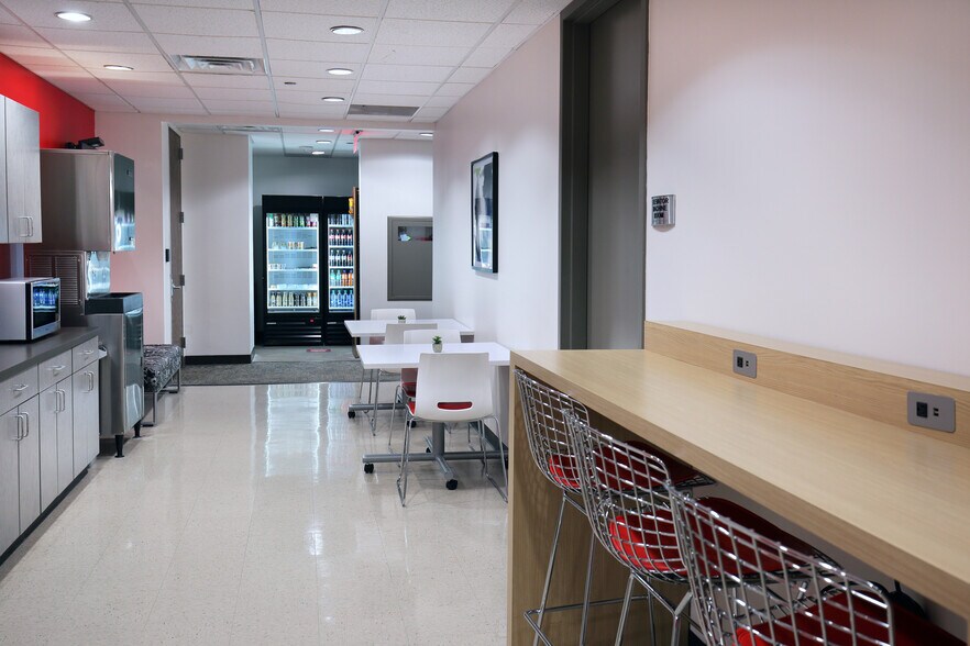 More Photos Of 1901 N State Highway 360, Grand Prairie Office For Lease