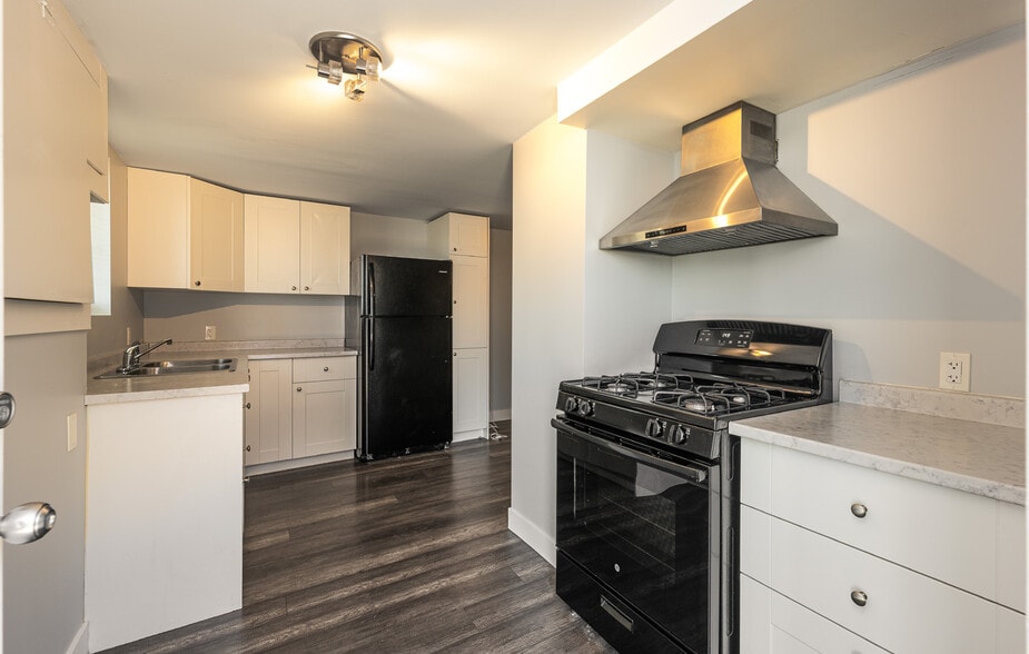 More Photos Of 31 Robarts St, Nanaimo Apartments For Sale