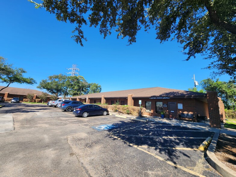 Primary Photo Of 15055 East Fwy, Channelview Medical For Lease