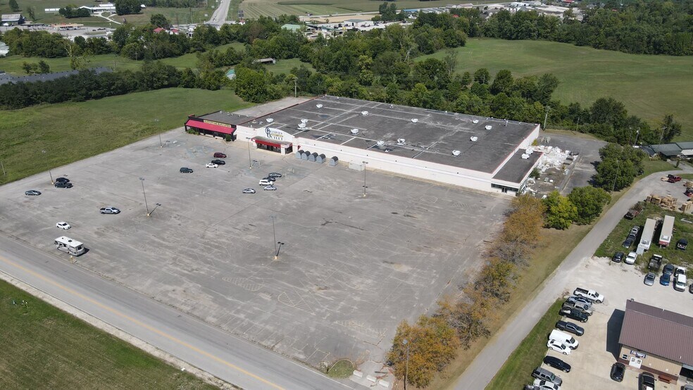 More Photos Of 600 CW Stevens Blvd, Grayson Department Store For Sale