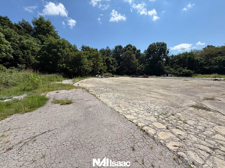More Photos Of 60 Bells Ln, Junction City Warehouse For Sale