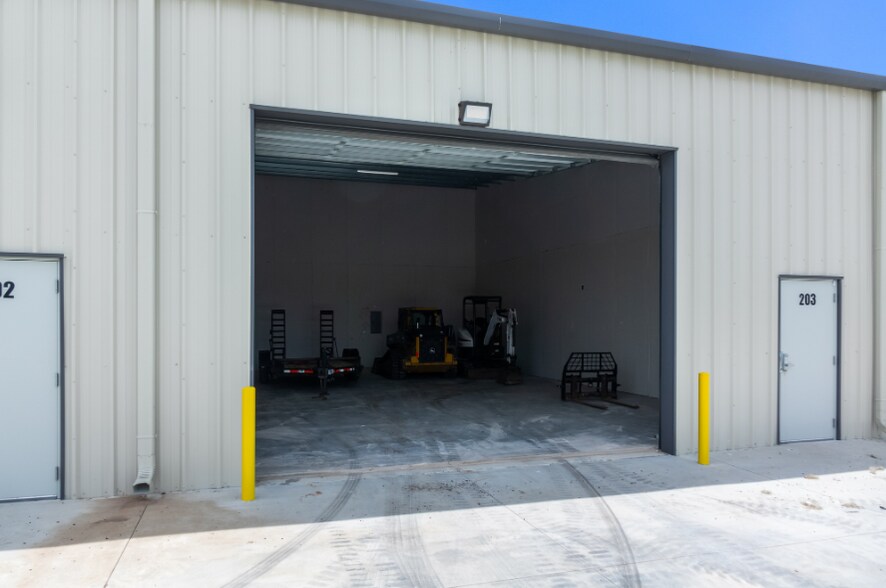 More Photos Of 140 Cain Dr, Haysville Industrial For Sale