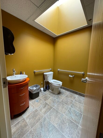More Photos Of 1585 Beverly Ct, Aurora Warehouse For Sale