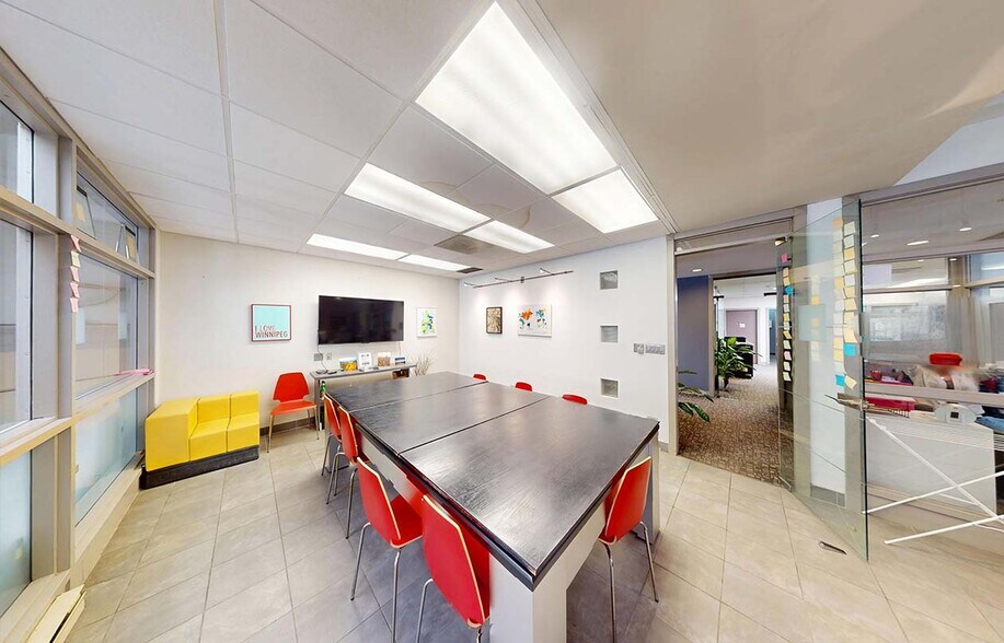 More Photos Of 426 Portage Av, Winnipeg Office For Sale