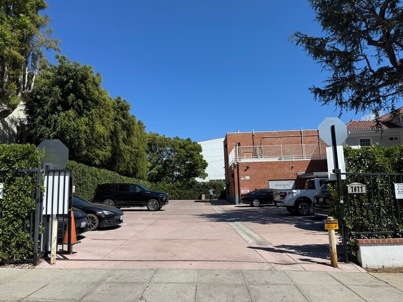 More Photos Of 7677 W Sunset Blvd, Los Angeles General Retail For Lease