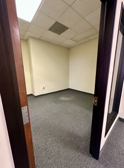 More Photos Of 1702 Battleground Ave, Greensboro Bank For Lease