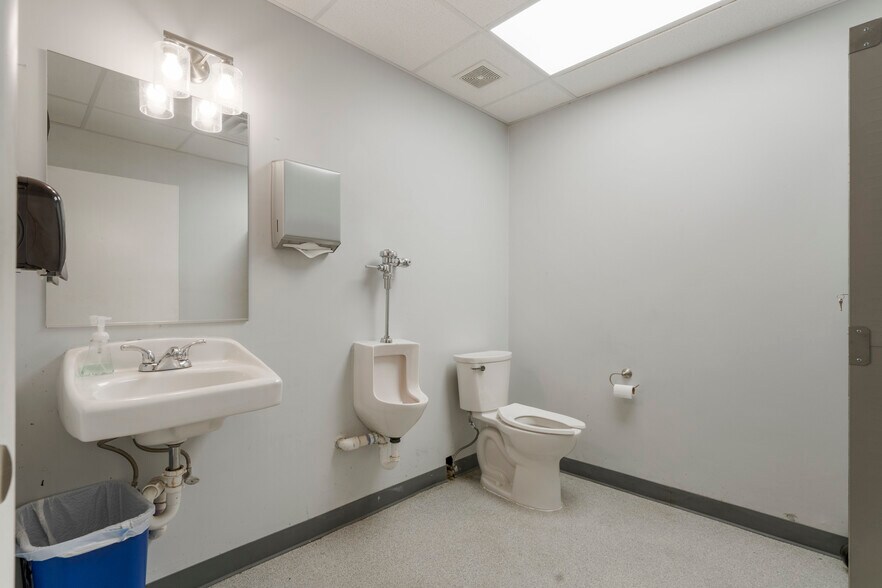 More Photos Of 5440 S 101st East Ave, Tulsa Warehouse For Sale