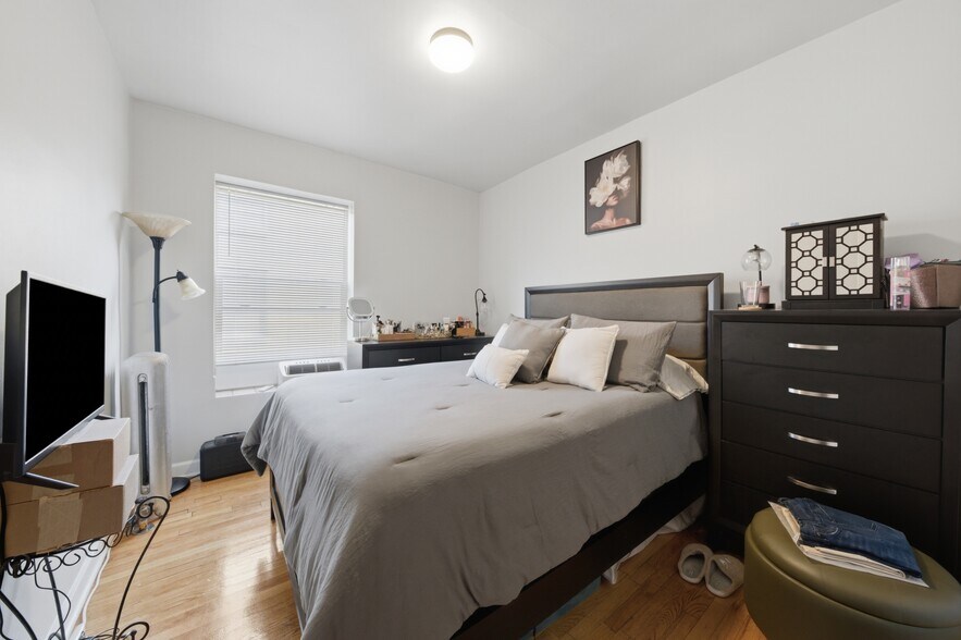 More Photos Of 4742-4748 S Drexel Blvd, Chicago Apartments For Sale