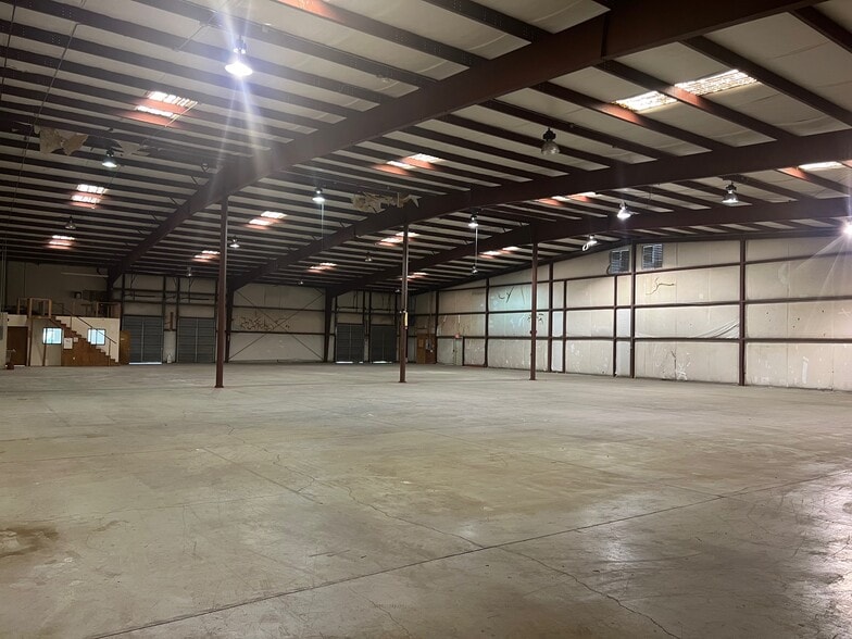 More Photos Of 330 Berry Garden Rd, Kernersville Warehouse For Lease