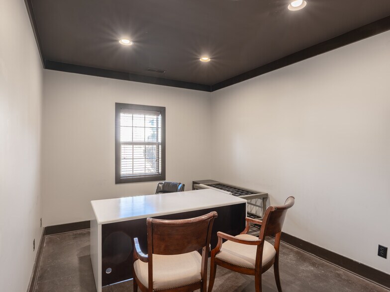 More Photos Of 1443 S Batesville Rd, Greer Showroom For Lease