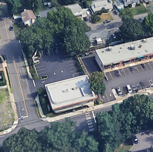 More Photos Of 607 W Jericho Tpke, Huntington General Retail For Lease