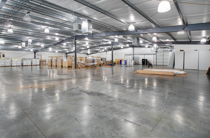 More Photos Of 4285 Hwy 31 W, Tyler Showroom For Lease
