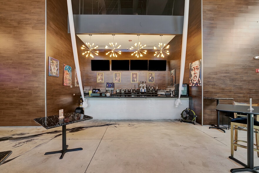 More Photos Of 122 S Howard Ave, Tampa Restaurant For Lease