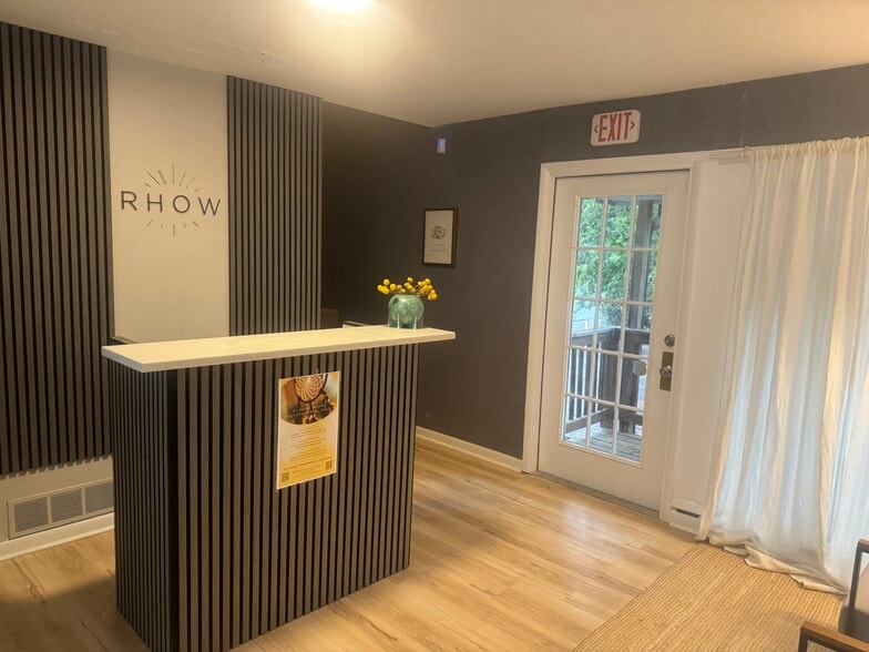 More Photos Of 3091 E Shadowlawn Dr, Atlanta Storefront Retail Office For Lease