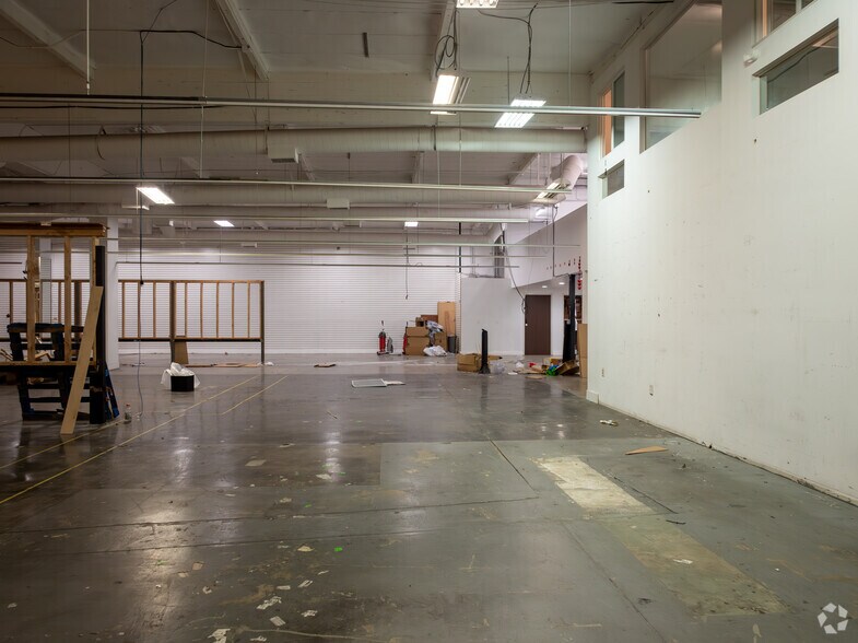 More Photos Of 948 Crocker St, Los Angeles Storefront Retail Office For Lease