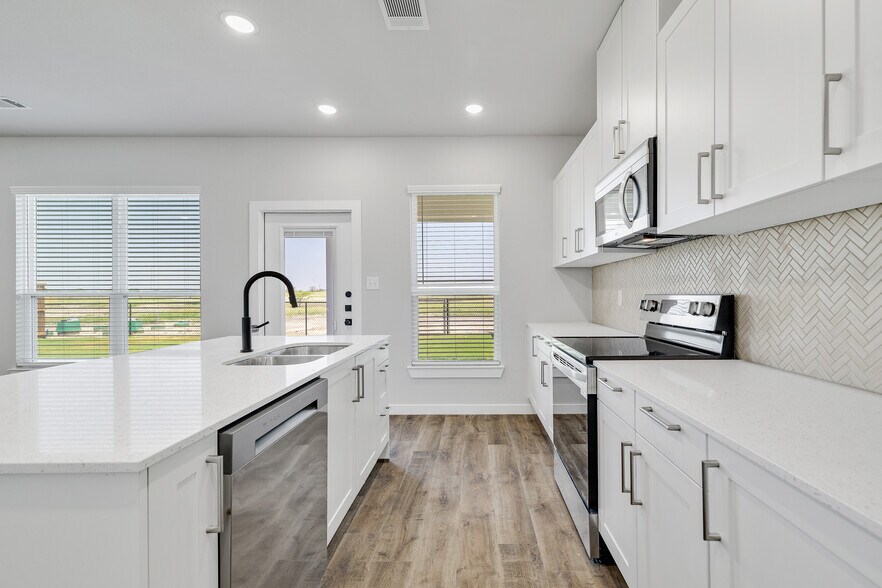 More Photos Of 4059 Clovis St, Midlothian Multifamily For Sale