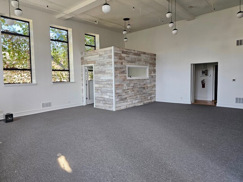 More Photos Of 2411 N Clybourn Ave, Chicago Office For Sale