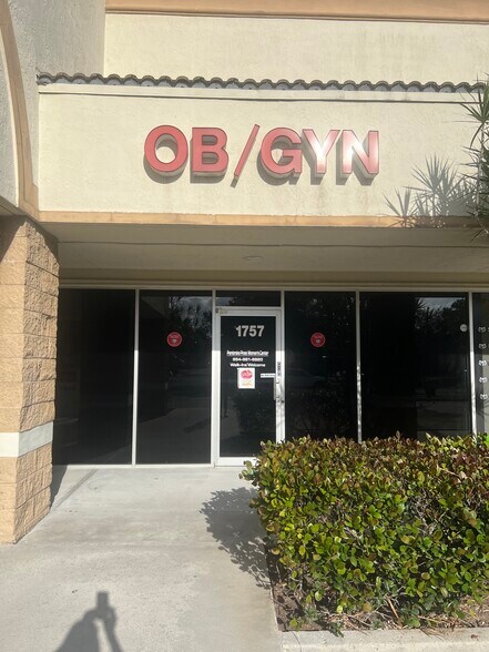 More Photos Of 1741-1759 N University Dr, Pembroke Pines Storefront Retail Office For Sale