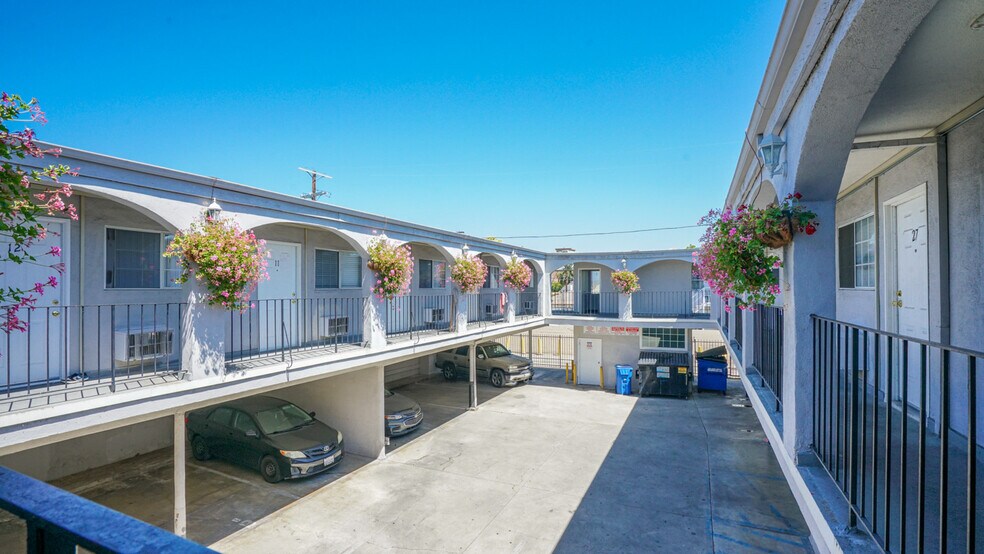 More Photos Of 4905 W Adams Blvd, Los Angeles Apartments For Sale