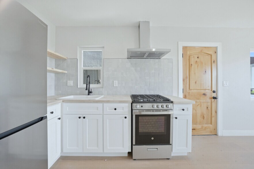 More Photos Of 5339 E Ocean Blvd, Long Beach Apartments For Sale