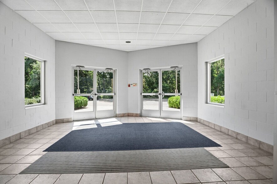More Photos Of 2201 W 108th St, Bloomington Daycare Center For Lease
