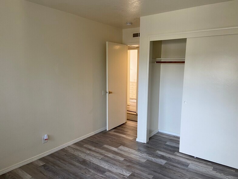 More Photos Of 6004-6012 Gloria Dr, Sacramento Apartments For Sale