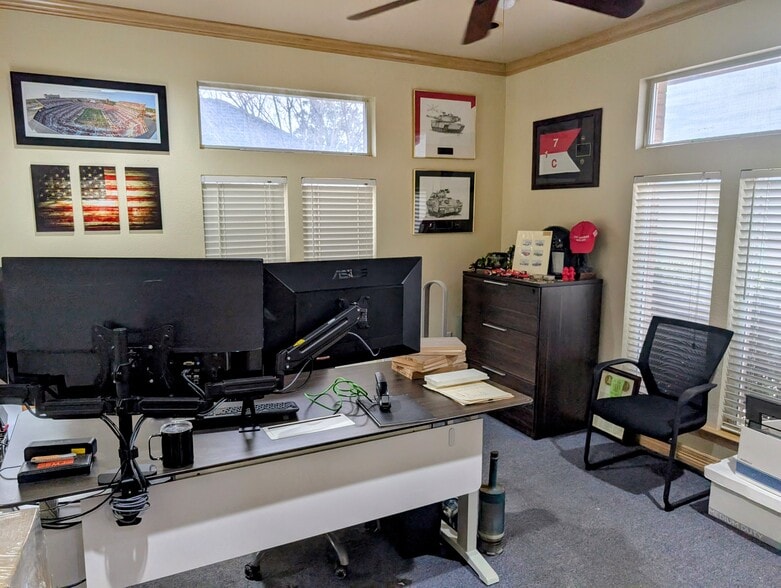 More Photos Of 1705 Forest Ridge Dr, Bedford Medical For Lease