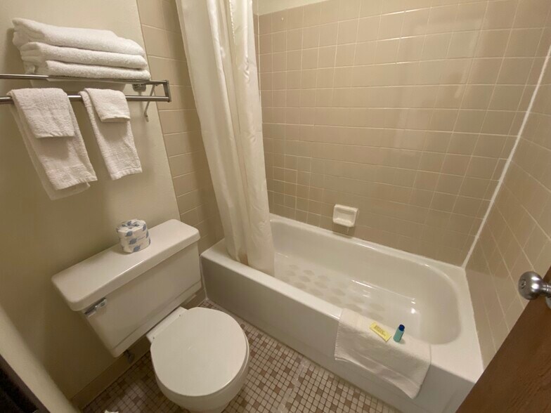 More Photos Of 821 Highway 75 N, Breckenridge Hotel For Sale