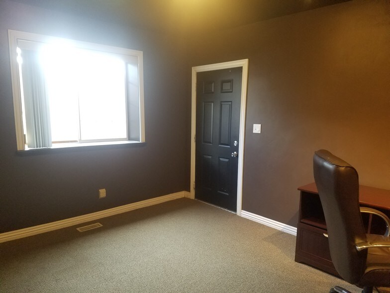 More Photos Of 519-533 W Center St, Pleasant Grove Office For Lease