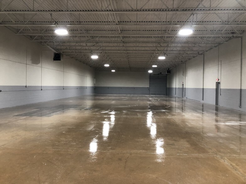 More Photos Of 36760 Metro Ct, Sterling Heights Warehouse For Lease