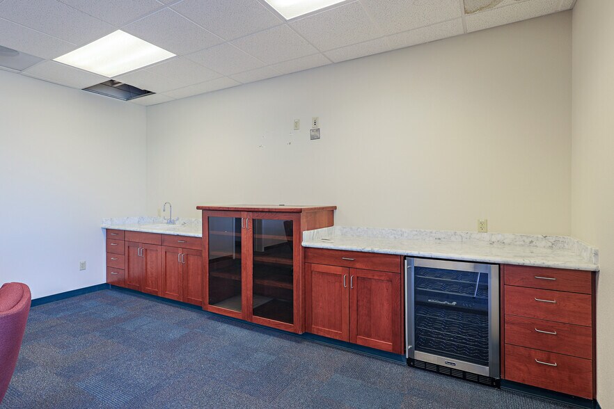 More Photos Of 971 E Broadway Ave, Atwater Office For Lease