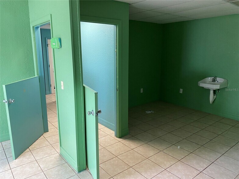 More Photos Of 207 N Scenic Hwy, Frostproof General Retail For Sale