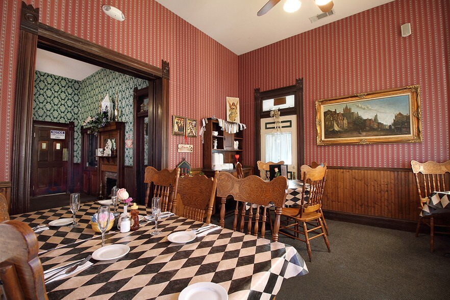 More Photos Of 814 Water St, Waxahachie Restaurant For Sale