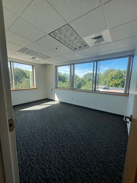 More Photos Of 257 Turnpike Rd, Southborough Medical For Lease