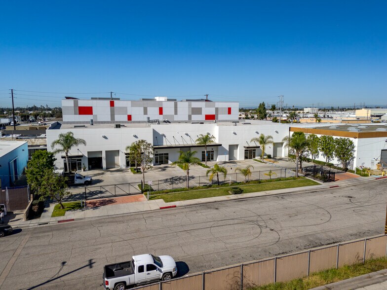 More Photos Of 15939 Illinois Ave, Paramount Distribution For Sale