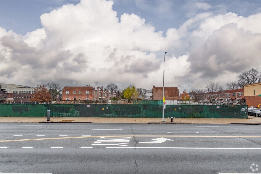More Photos Of 195-20 Northern Blvd, Flushing Land For Lease