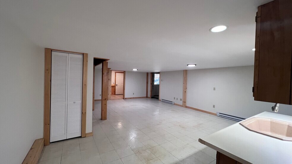 More Photos Of 171 West St, West Hatfield Apartments For Lease