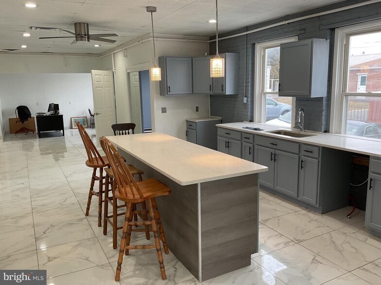 More Photos Of 1880 W Market St, York Storefront Retail Office For Sale