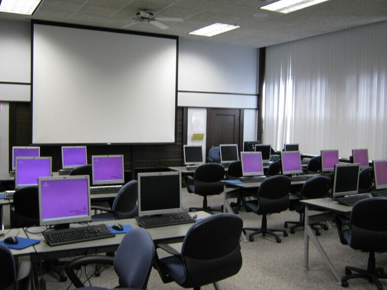 More Photos Of 1358 4th Ave, Rockford Office Residential For Sale