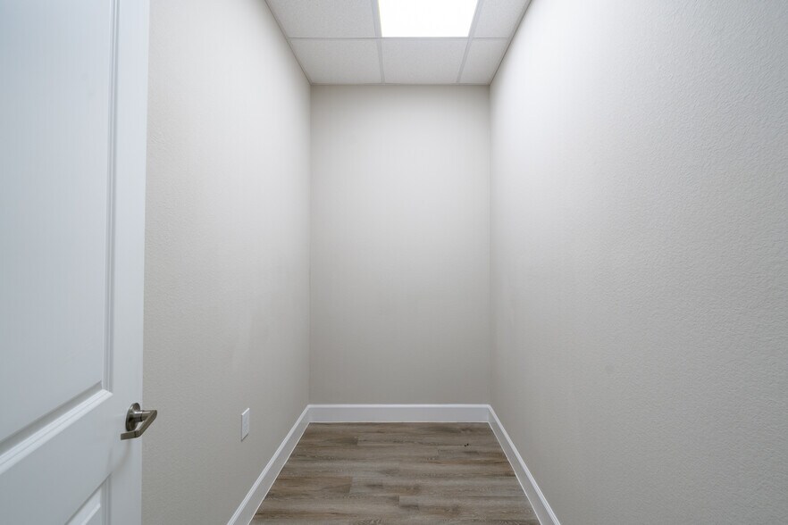 More Photos Of 5501 Cabrera Dr, Sugar Land Unknown For Lease