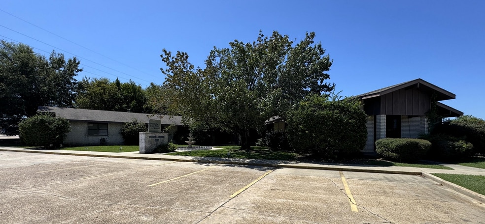 Primary Photo Of 1935 N Pine St, Deridder Office For Sale