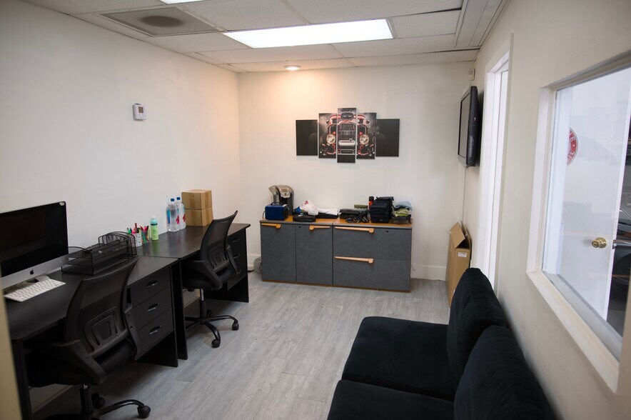 More Photos Of 7215 NW 41st St, Miami Warehouse For Sale