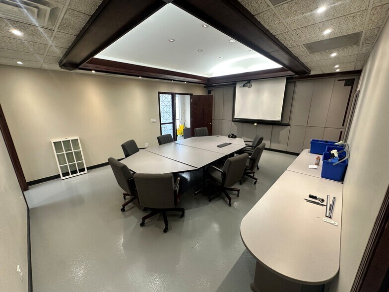 More Photos Of 30 Water St W, Saint Paul Warehouse For Sale