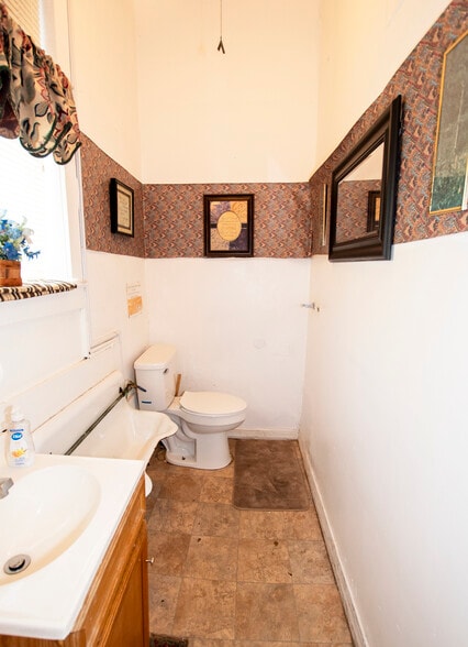 More Photos Of 900 E 9th St, Chester Religious Facility For Sale