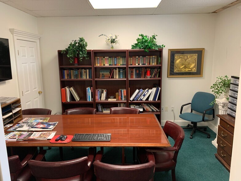 More Photos Of 205 Worcester Ct, Falmouth Loft Creative Space For Sale